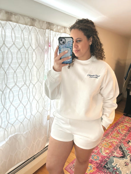 mirror picture of front of white matching set